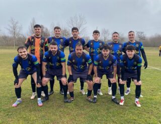 💚 Hoy, en el #DiaMundialContraElCancer, recordamos que la lucha no se afronta en solitario. 

Jugamos juntos, luchamos juntos. 

#poryparaelpueblo | #cdcoomonte | #futormeszamora