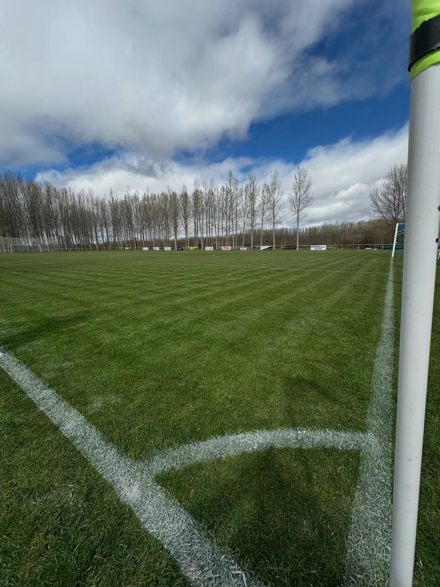 🌱 | 

En 15 días volvemos a nuestro feudo. Nos vemos el fin de semana del 28/29 de marzo en casa contra el @atcoburganes. 

¡Este fin de semana, nos desplazamos hasta Bermillo de Sayago! 

¡1, 2, 3, Coomonte, Coomonte, Coomonte! 🖤💙 

#poryparaelpueblo | #cdcoomonte | #futormeszamora